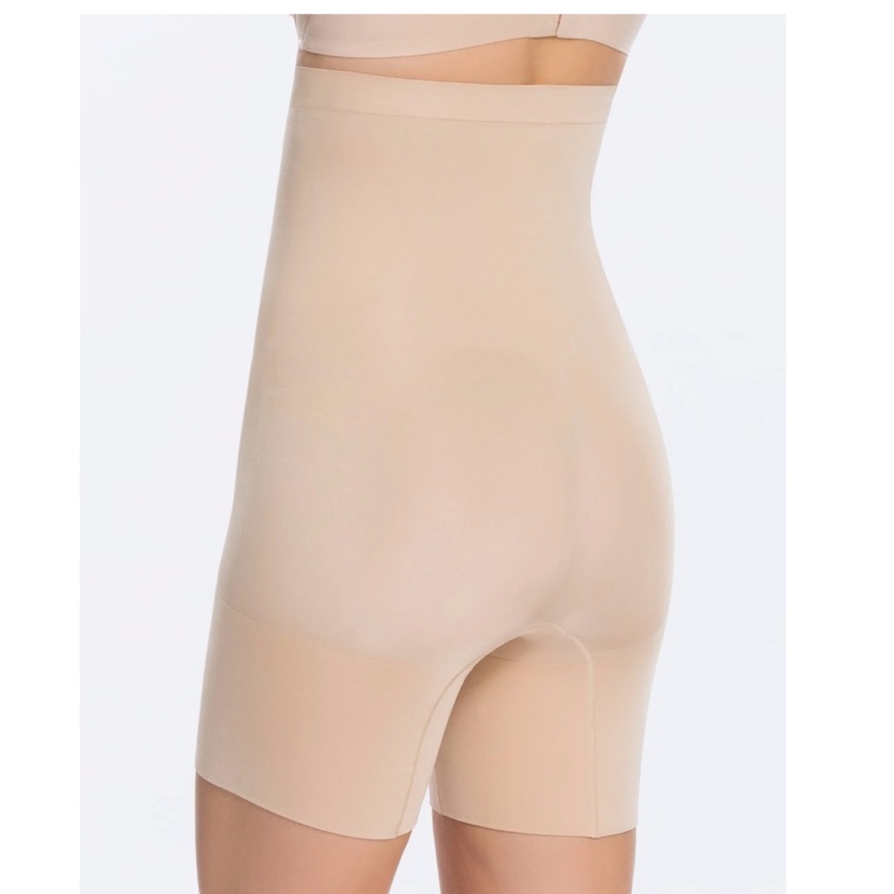 Assets by Spanx High-Waisted Mid-Thigh Short Nude Size L